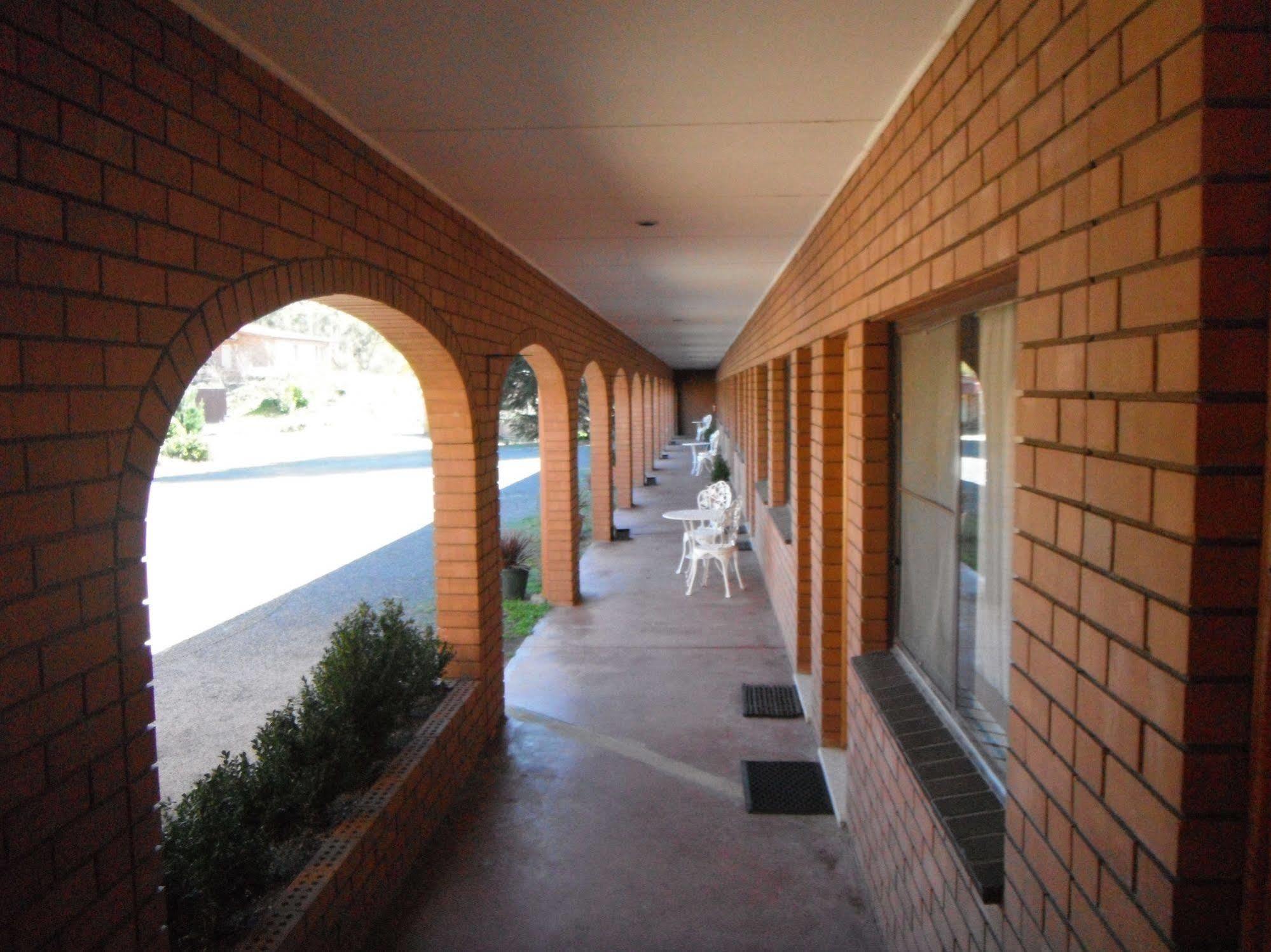 Coomacountry Club Motor Inn מראה חיצוני תמונה